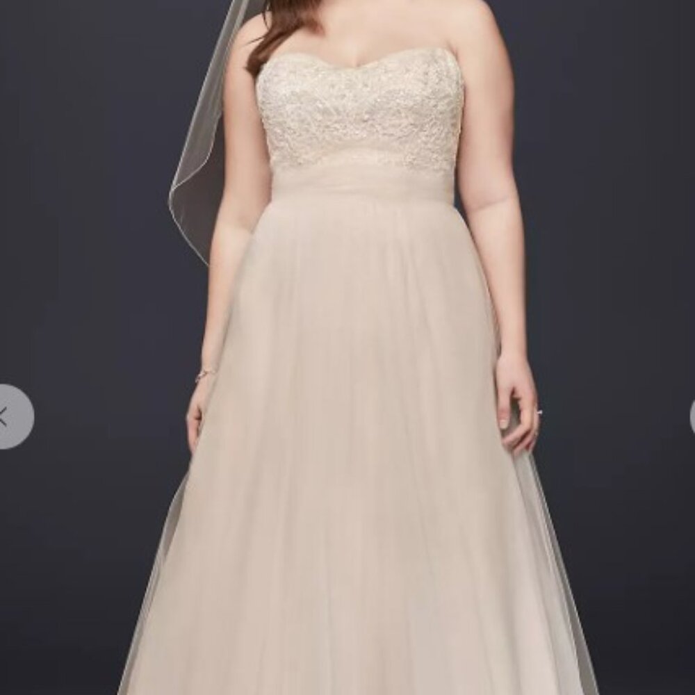 David's Bridal WG3586 Size 4 Wedding Dress